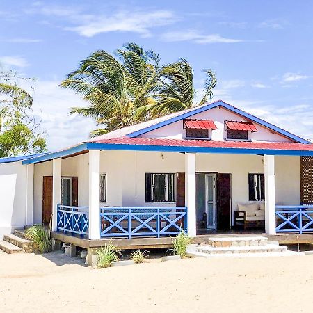 Villa A.Tia Morondava Exteriör bild